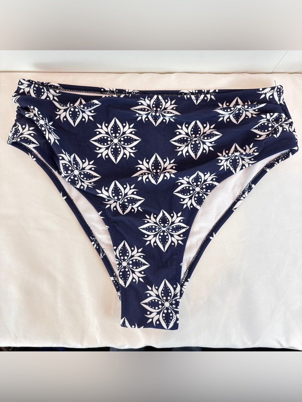 NWT Cupshe Navy White Floral High-Waisted Bikini Bottoms Sz L Shirred Side Seams